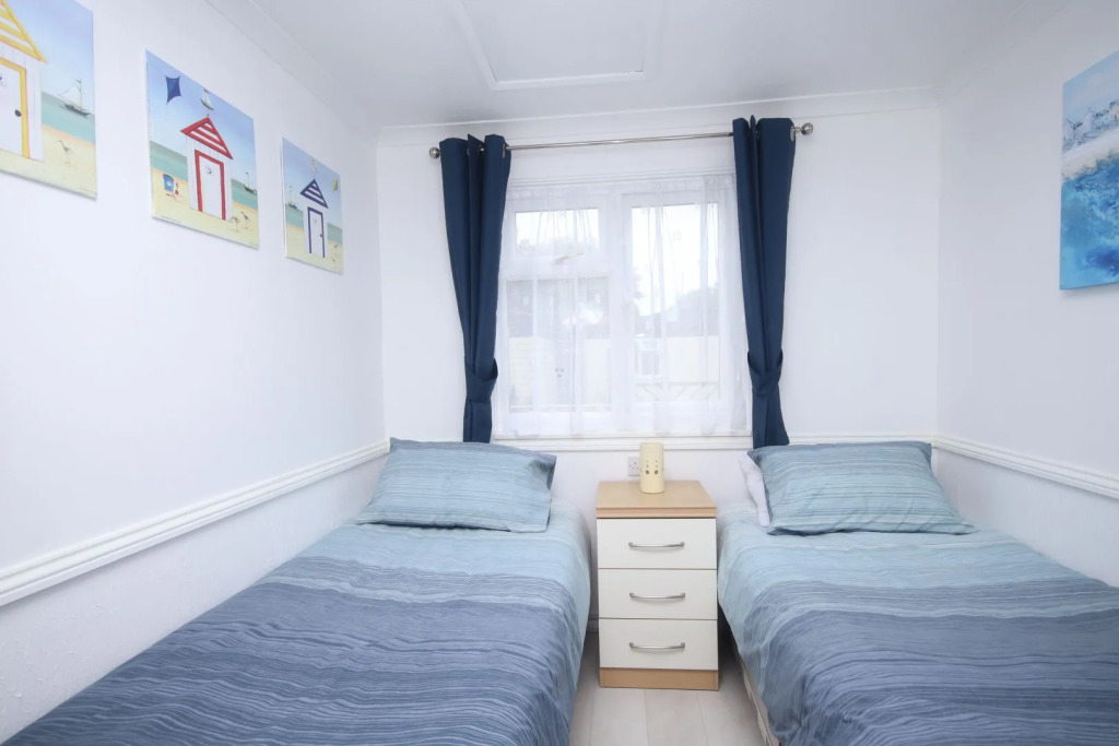 7C Medmerry Park 2 Bedroom Chalet