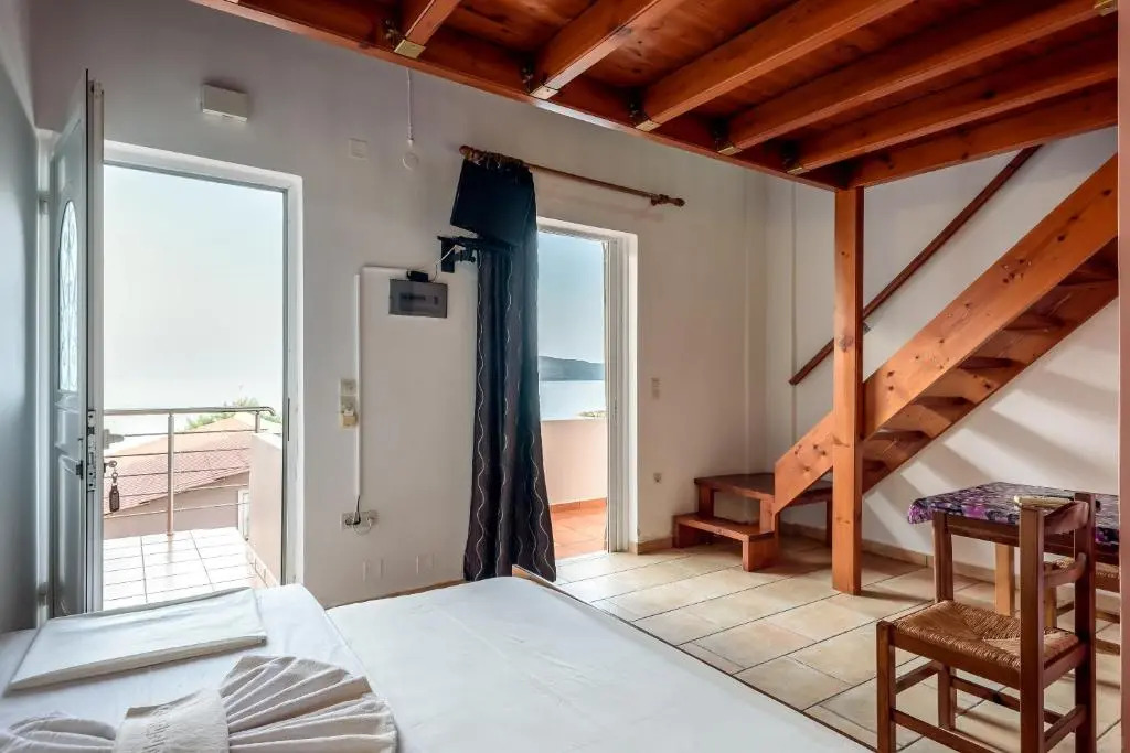 APARTMENT3 50metres from THE sea 'NEW LISTING'