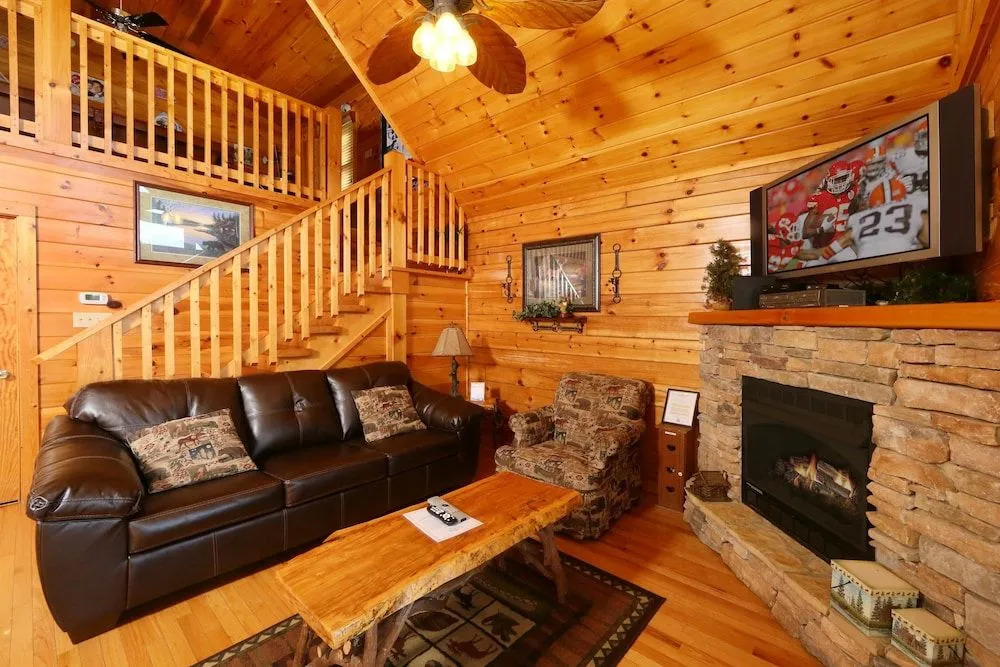 Hugs n Kisses 1 Br cabin by RedAwning