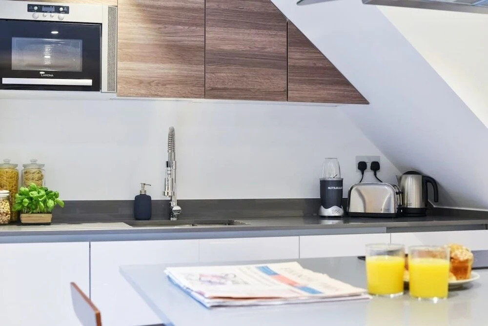 Hotel Style Penthouse Located Close to Central 8