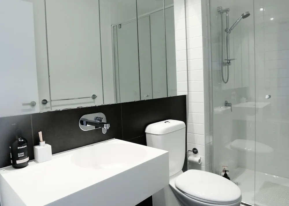 Stunning 2 Bedroom High Floor City View