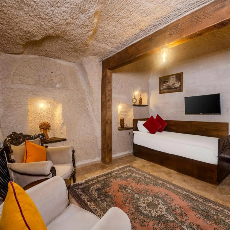Elite Cave Suites