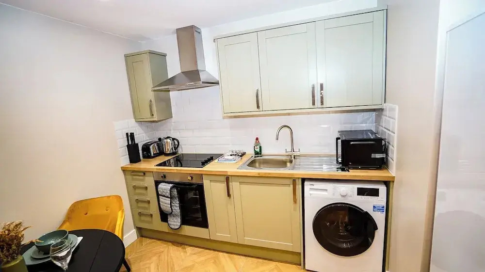 E2M Wisteria House Heathrow Free Parking