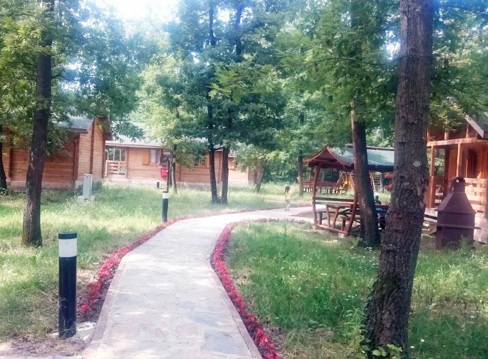 Sakarya Il Ormani Tabiat Parki Konaklama Evleri