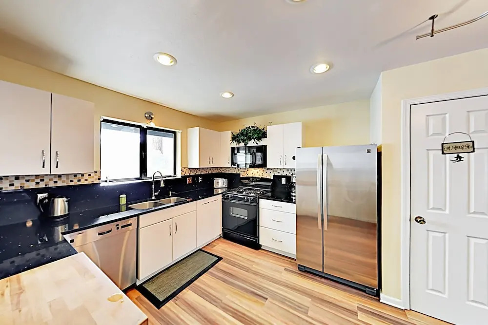 13784 Truckee - 4 Bedroom Home