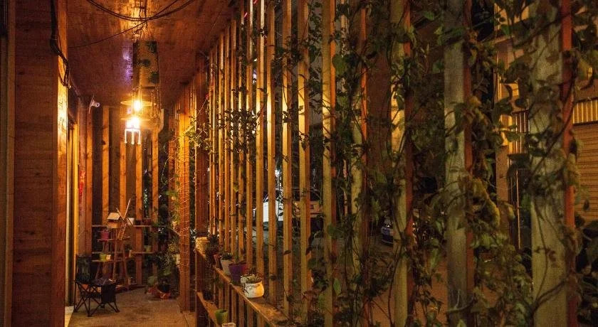 Ni Youth Hostel