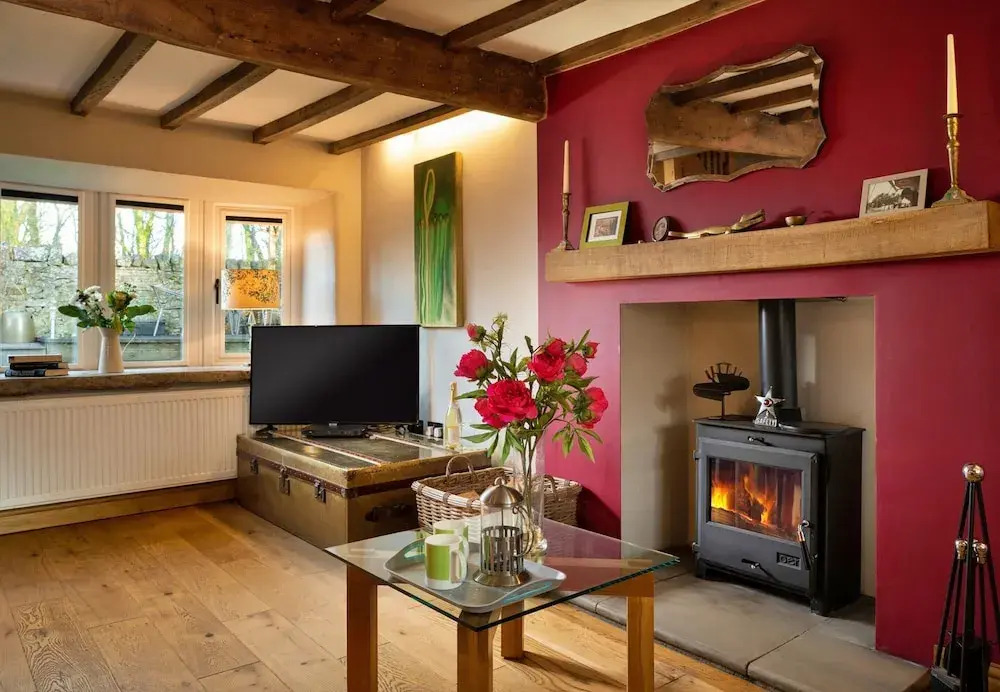 Cozy Cottage in the Heart of Buxton, No Deposit