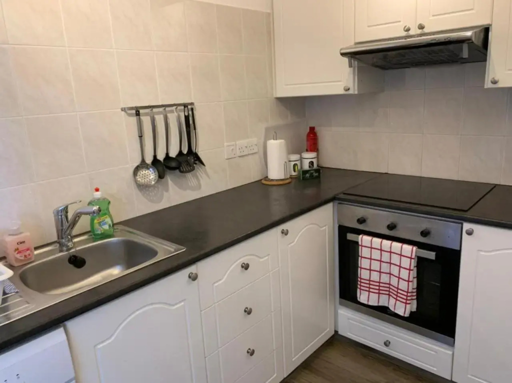 Modern and stylish 1 bedroom apartment in King's Palace