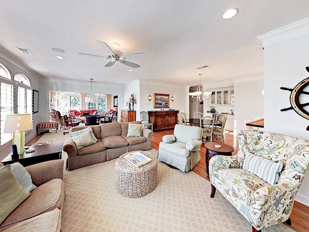 Lakeside - 4 Br Home