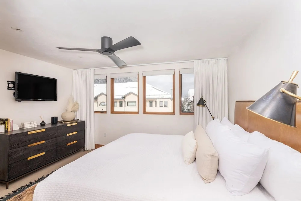 Telluride Lodge 526 - A True Mountain Retreat In Beautiful Telluride Town. 3 Bedroom Condo by RedAwning