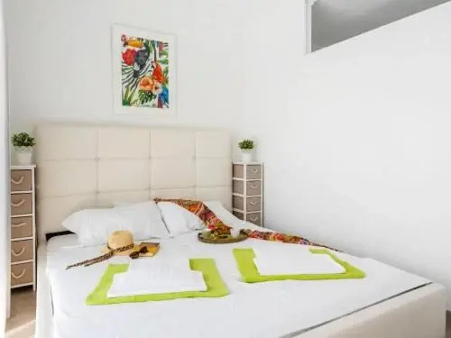 A3 Country Club Accommodation with POOL!