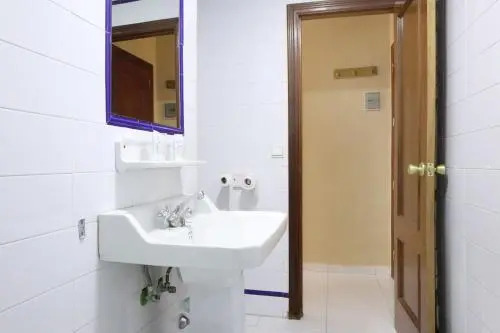 HOSTAL ViCTORiA