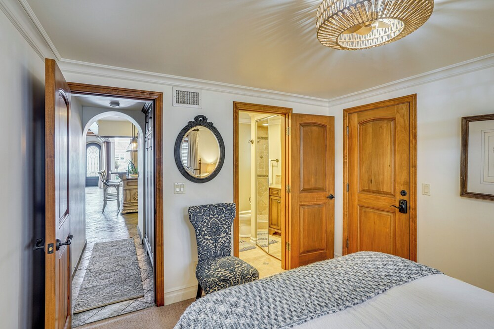 Walk to Shore! Luxury Newport Beach Home