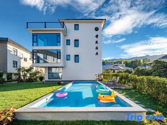 Front Garden and Back Residence