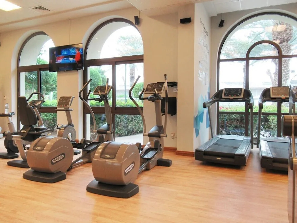 Deluxe 1BR in Fairmont South W/ Huge Balcony & Beach Club Membership!