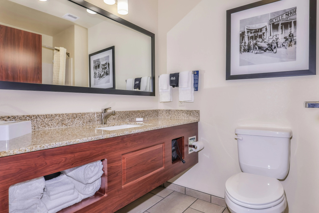 Cobblestone Hotel & Suites - Rhinelander
