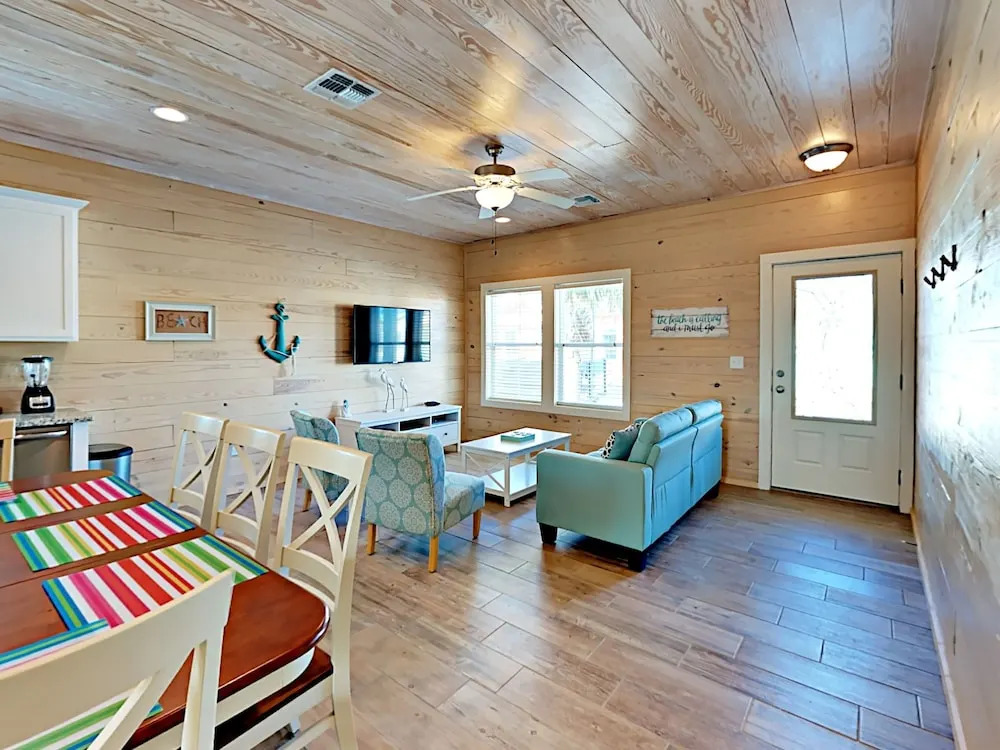 The Lemony Anemone - Three Bedroom Townhome