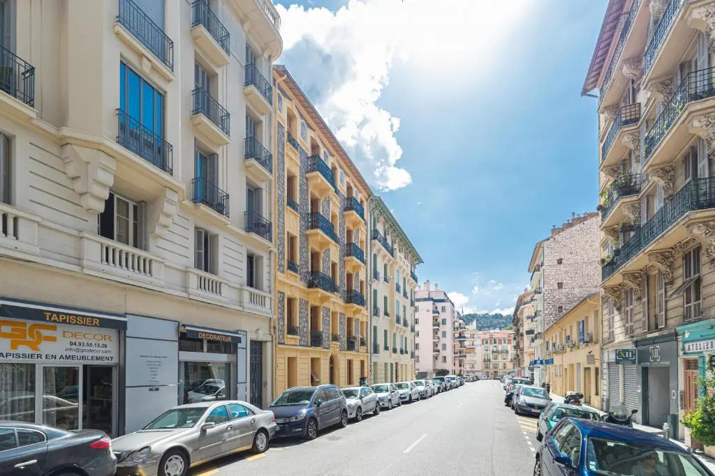 BH - CHARMANT 3 PIECES - Place Garibaldi 4 Personne