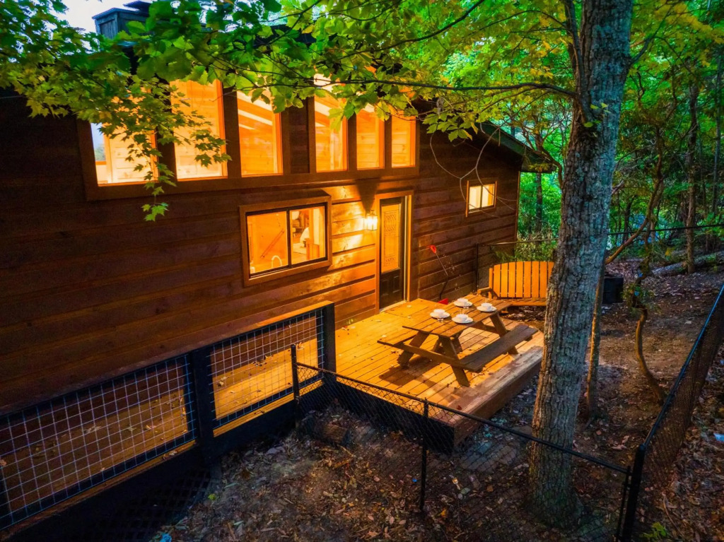 3-MasterSuites-GorgeousViews-GameRm-HotTub-Gburg7min-Ober5min-Bears!