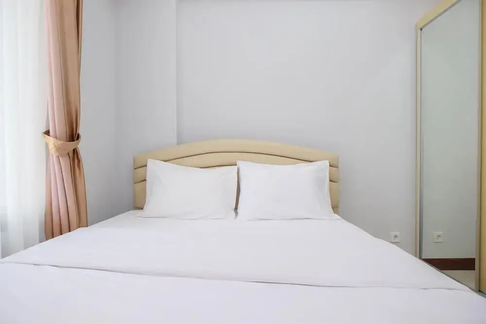 Comfort And Modern 2Br At Royal Heights Apartment