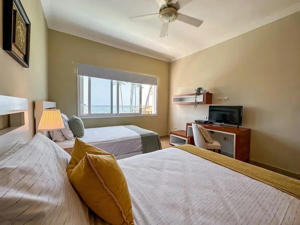 Fantastic beachfront 2 bedroom apartment