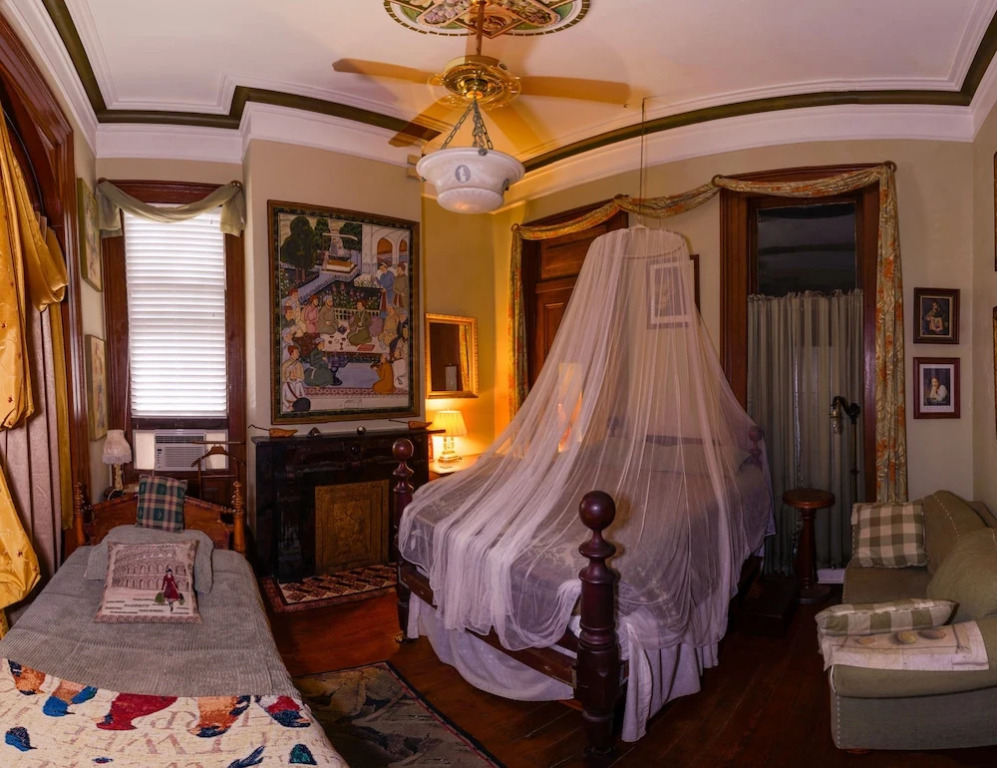 1870 Banana Courtyard French Quarter B&B