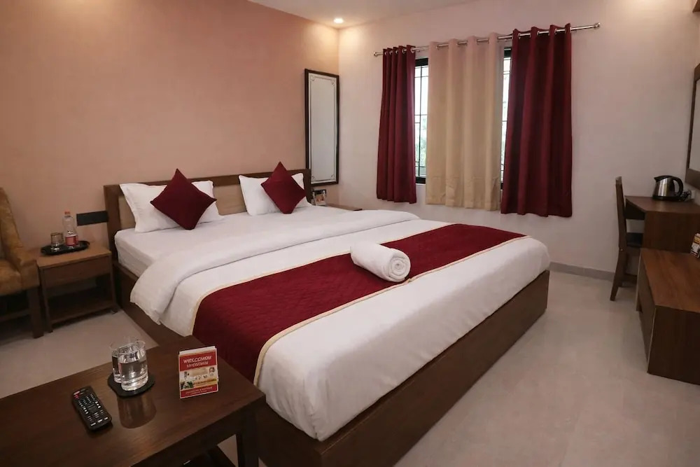 Pavitram Hotel & Banquet