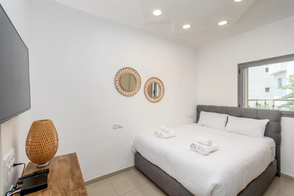 Very nice 1 BDR apartment 2 min from the beach !