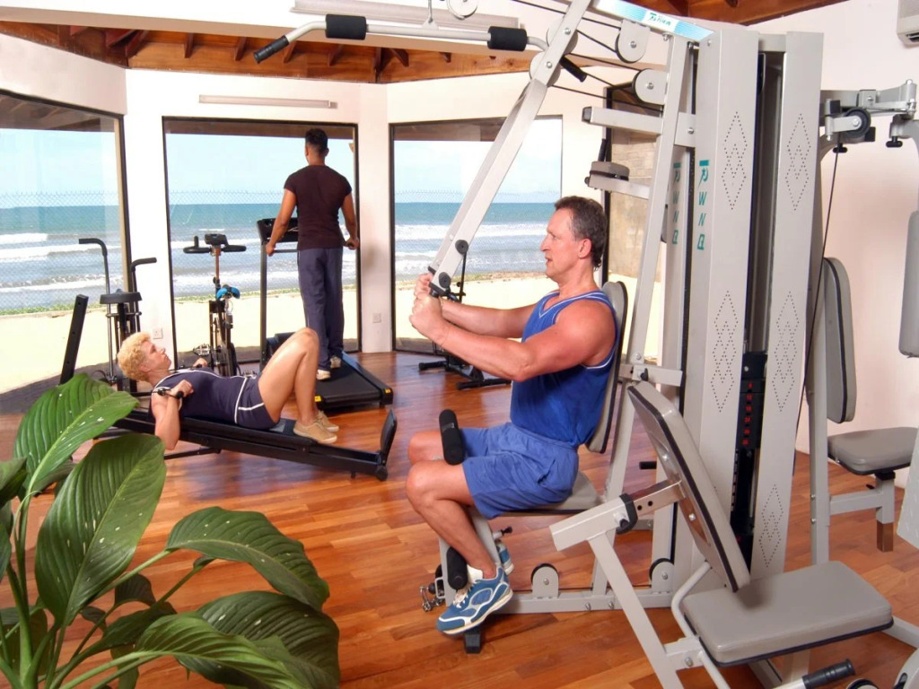 Hibiscus Beach Hotel & Villas - 10 percent off on all Food & Beverages