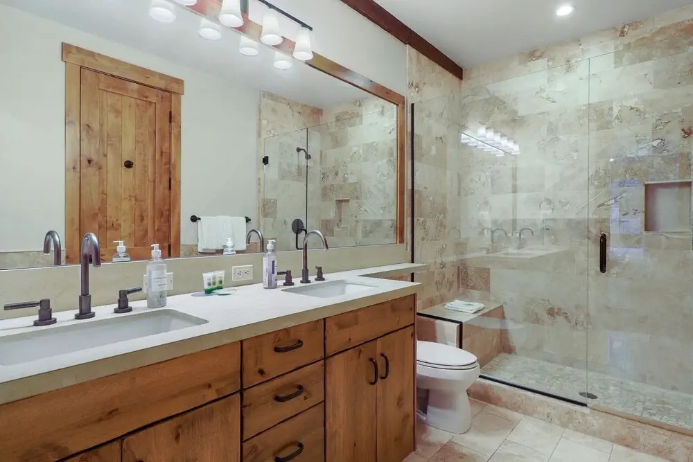 Incredible Executive Private Pet Friendly Home - LR902 by RedAwning