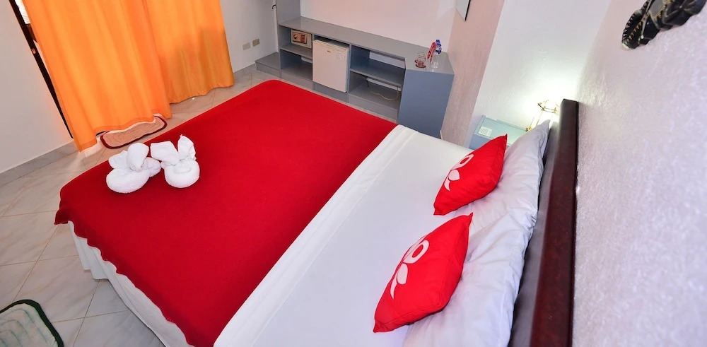 ZEN Rooms Station 3 Angol Road