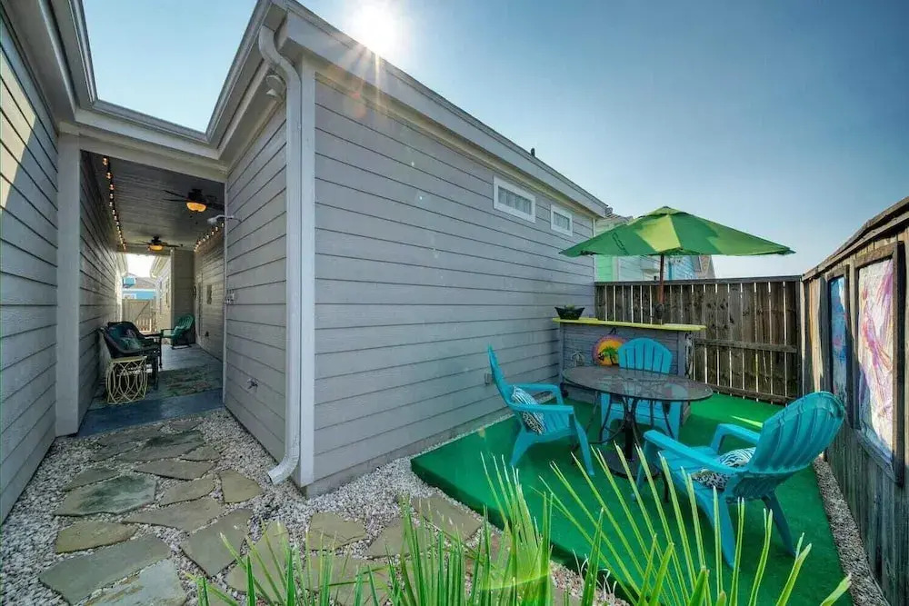 Shared Resort-style Pool, Playground, Patio w/ Bar Tidal Times by Avantstay