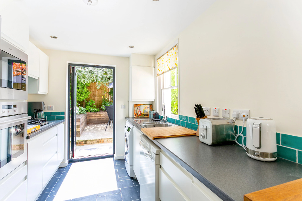 Perfect for family stays, ideal for walk to shops & restaurants