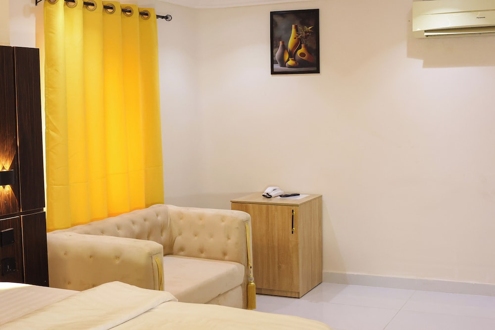 Oasis hotel and suites