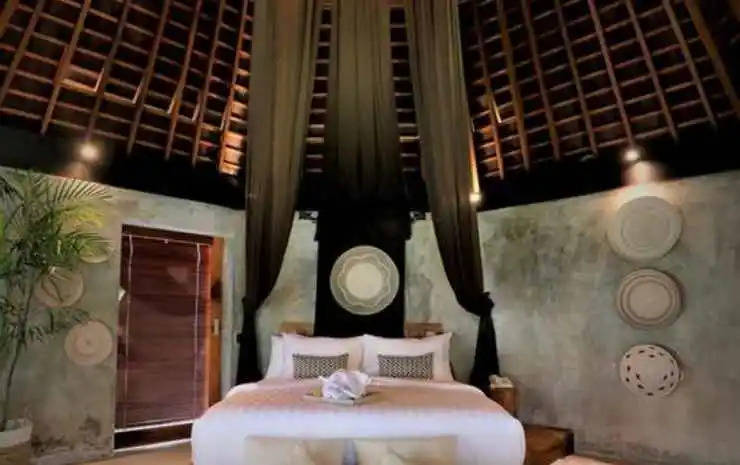 The Sender Pool Suites