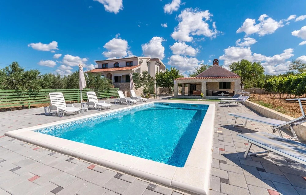 Gorgeous Home In Donje Rastane