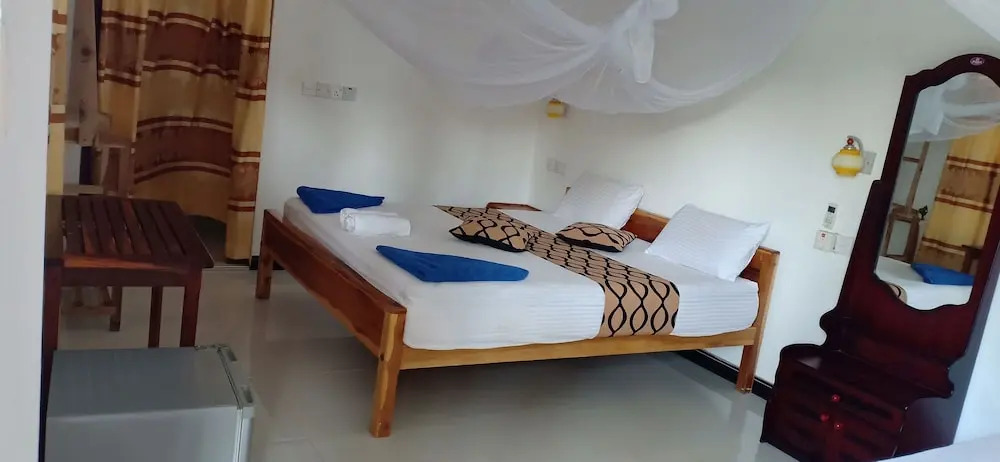 SURF & SAND Hotel Arugambay