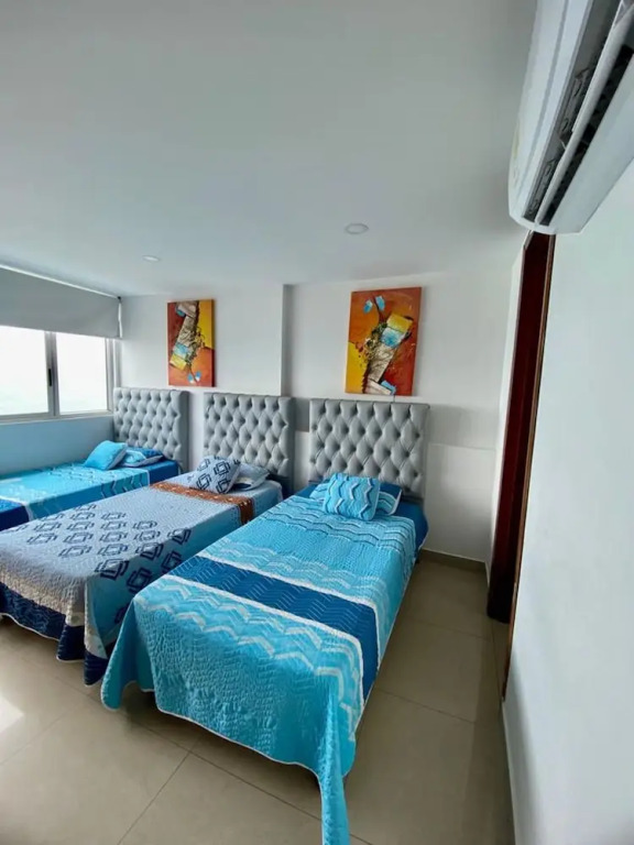 2 Bedroom Beachfront Apartment 2p1-al With Pool And Wifi