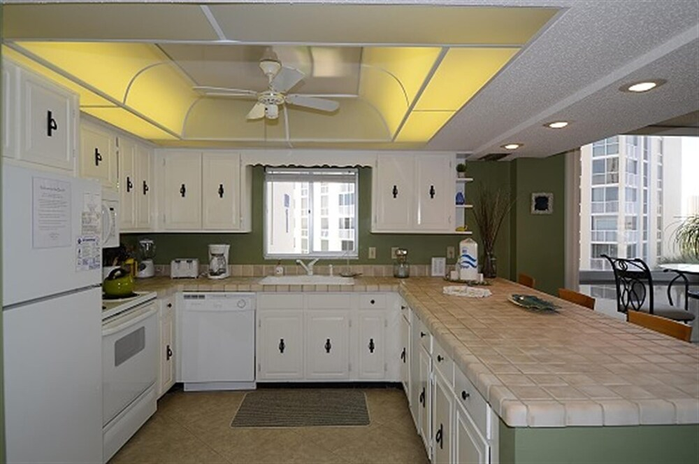 Shoreline Towers 1046 3 Bedroom Condo