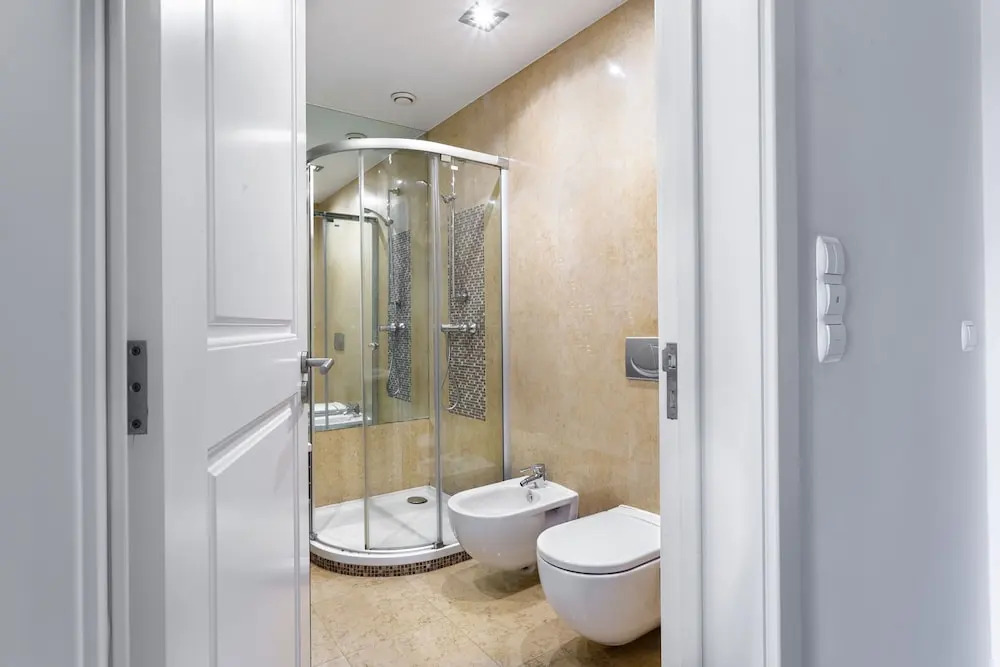 JOIVY Splendid 2BR Apt w/ parking&balcony, 10mins to Praça do Comércio