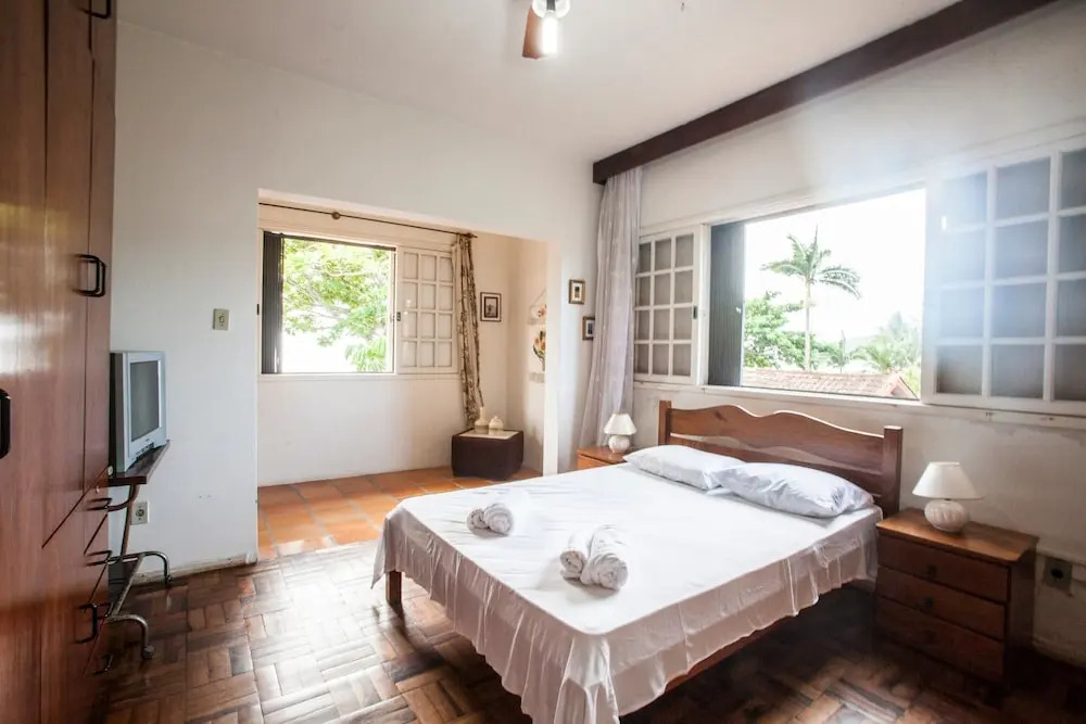 FL023 6 Bedroom Holiday home By Senstay