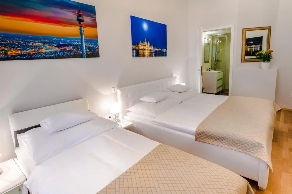 Anabelle Bed and Budapest