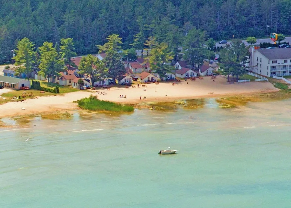 Beach House Lakeside Cottages