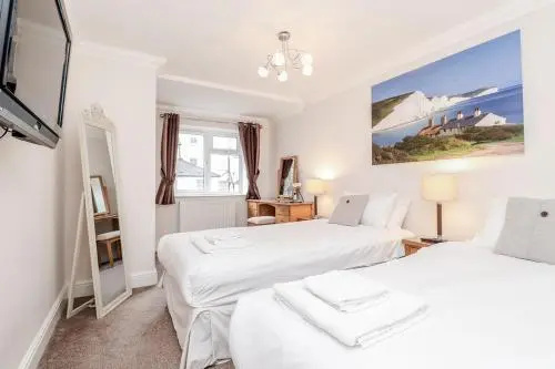 3 Queens Gardens Sea View Apartment