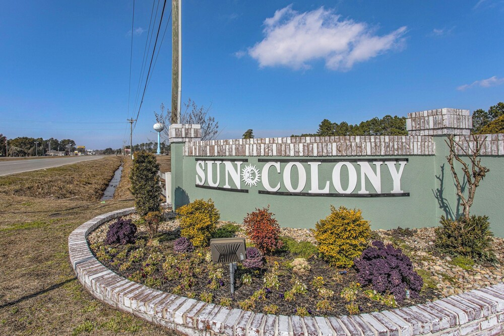 Pool Access & Pond Views: Longs Home Near Golf!