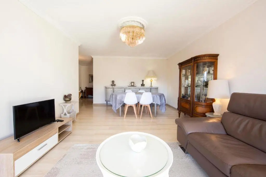 3 bedroom apartment of 90m2 with a spacious terrasse and a parking spot !