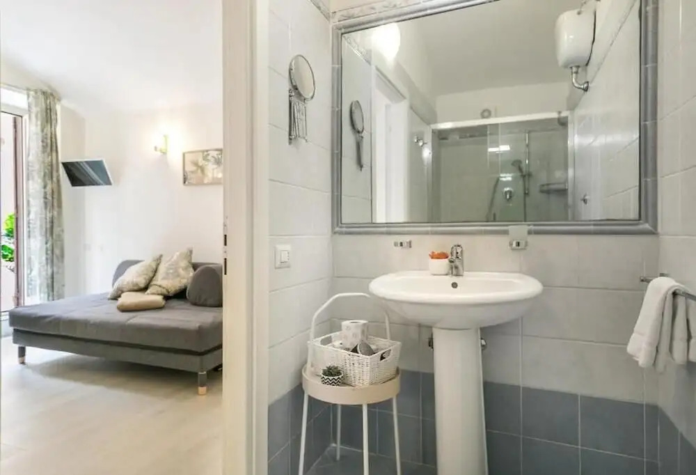 White Candia Guesthouse