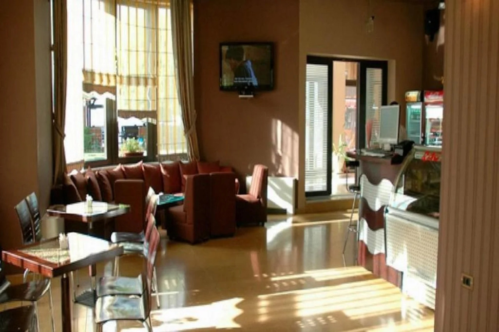 Hotel 1 Maji