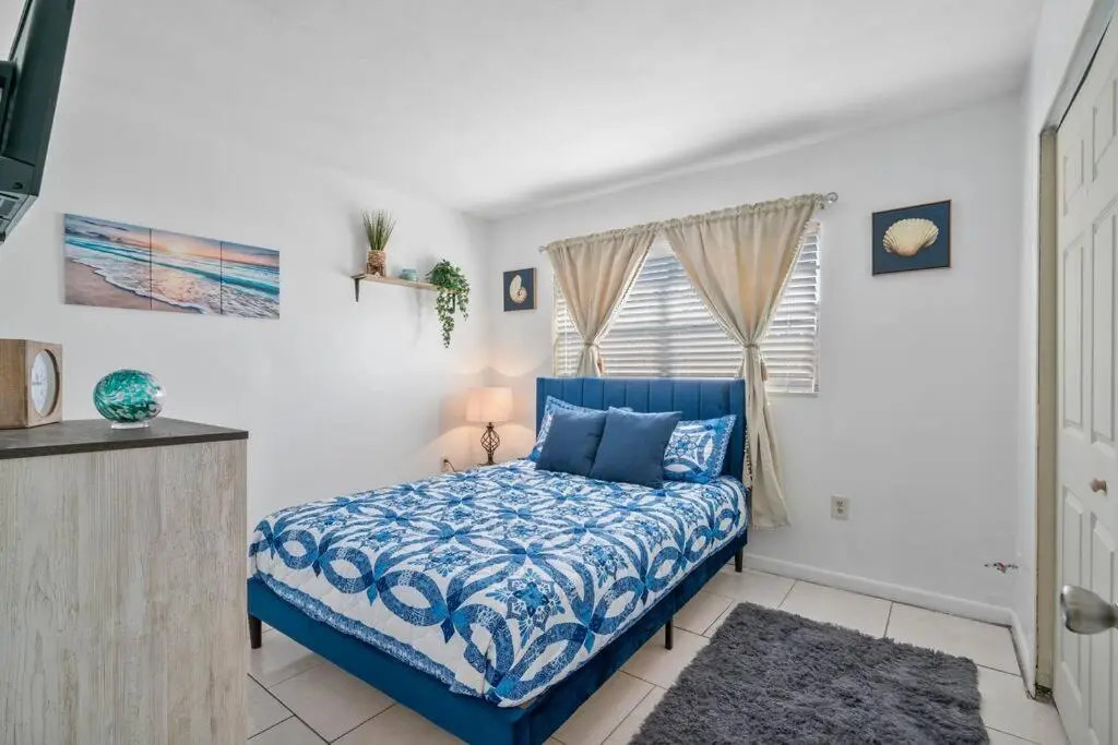 *The Blue Oasis* - 5 min to Downtown Fort Myers