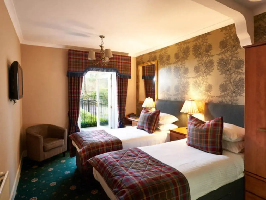 Loch Kinord Hotel